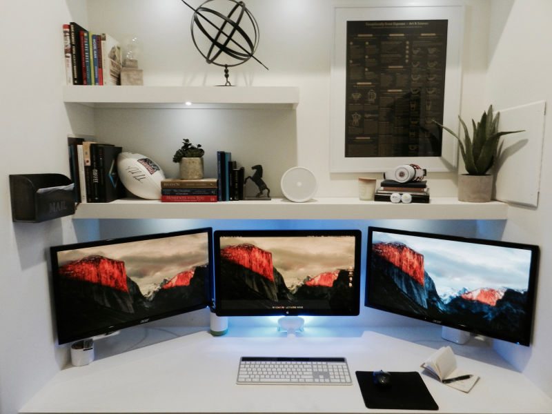 The All-White Vertical Workspace
