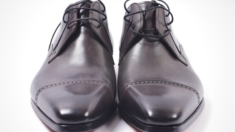 Why You Shouldn't Wear the Same Pair of Leather Shoes Every Day