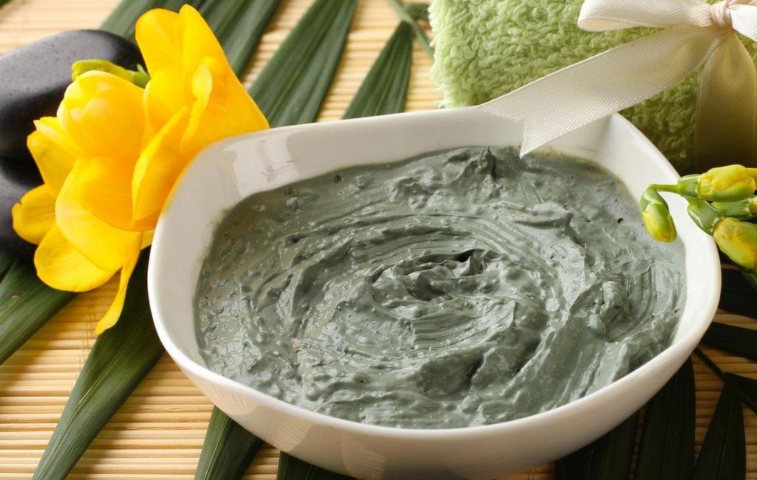 8 Benefits of Tea Tree Oil That Will Surprise You (+Beauty Recipes)