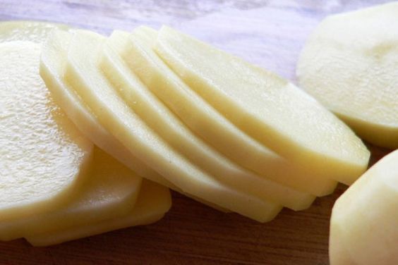 Top 12 Natural Remedies To Get Rid Of Stretch Marks