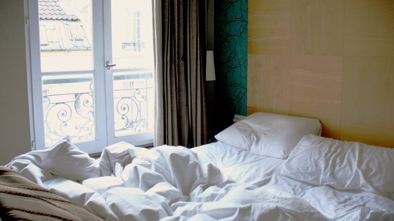 Get to Bed Earlier by Reminding Yourself How It Feels to Wake Up Naturally