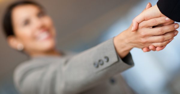 10 Body Language Mistakes We Make Without Realizing It