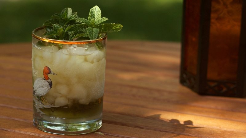 Make a Better Mint Julep by Rubbing the Glass With Mint Leaves First