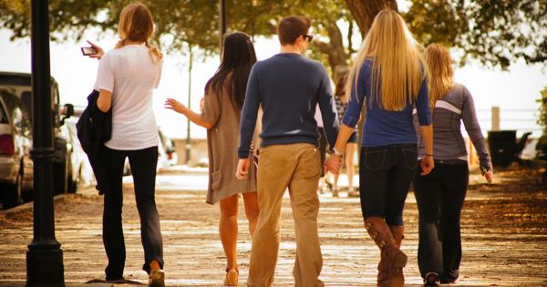 5 Signs You May Have Outgrown Your Friends (And It Might Be Time To Leave Them)