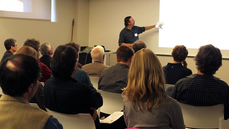 Kick Off a Great Presentation by Showing Visuals Before You Explain Them