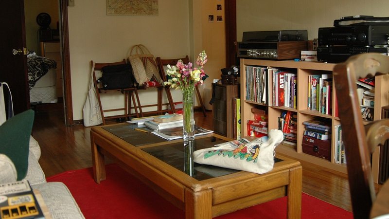 Keep a Small Apartment Tidy With a Five-Minute Cleanup Every Morning