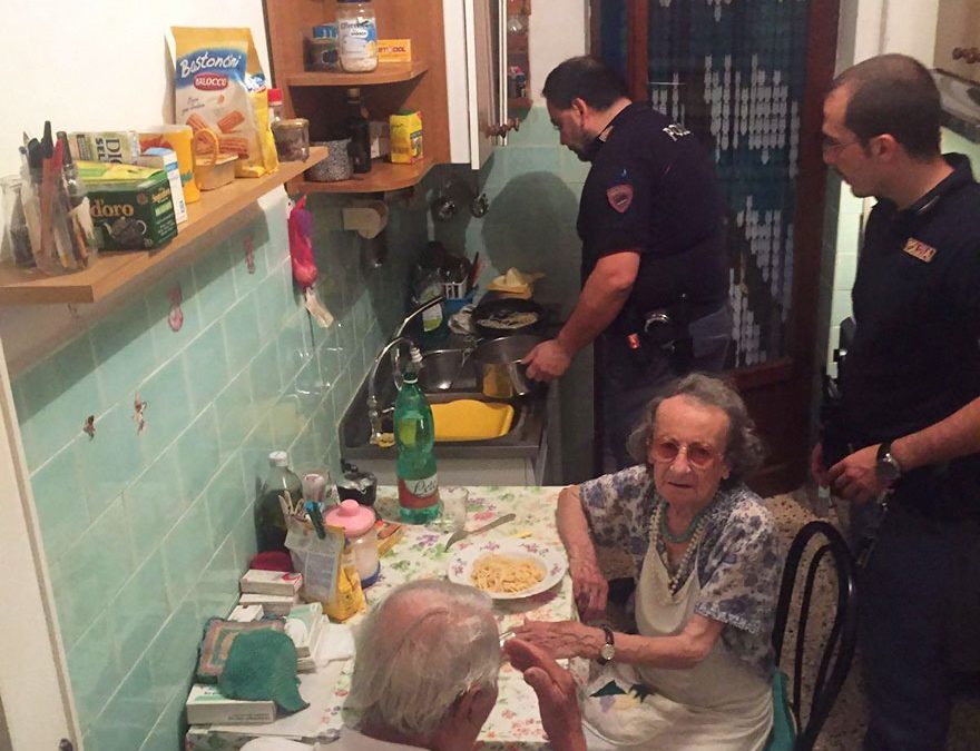 An Elderly Couple Was Found Shouting And Crying In Their Flat, And The Cops Did An Amazing Job