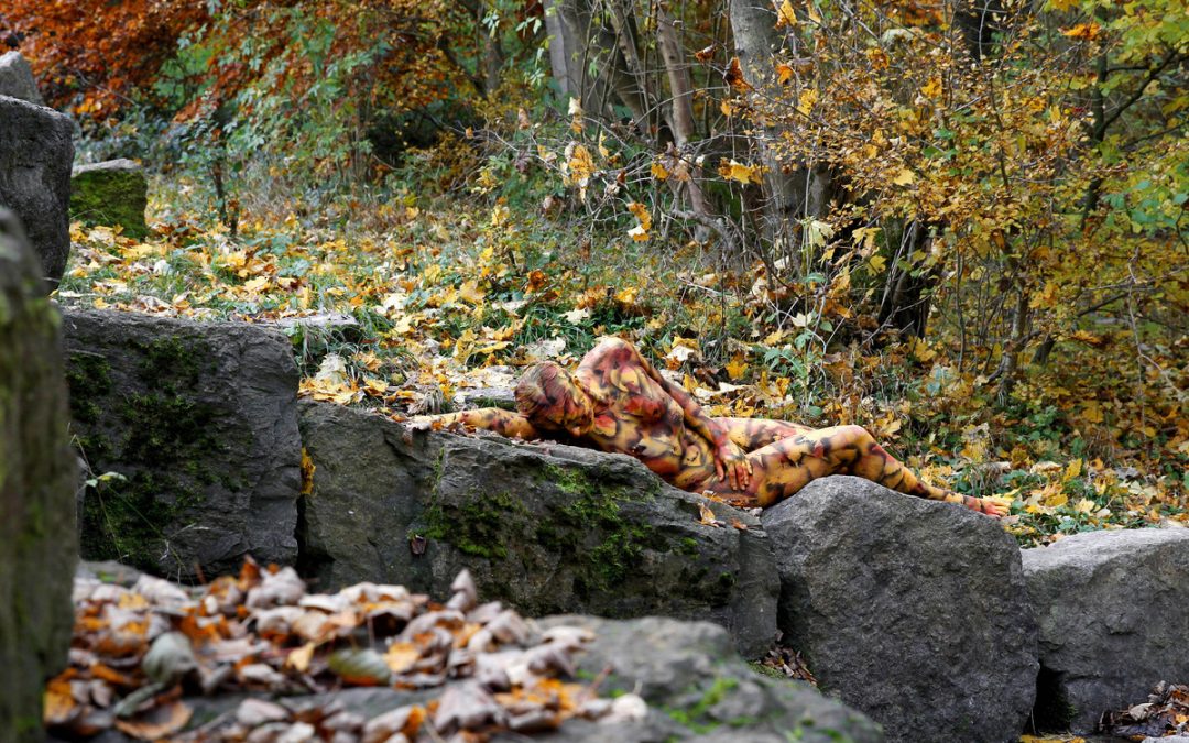 Can You Spot The Woman In This Painting? Art Is Really Amazing!