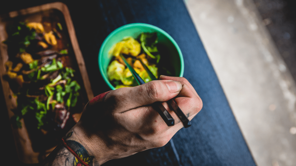 With This Eating Trick, You Can Reduce Overeating, Digest Better And Lose Some Weight Without Doing Anything Different