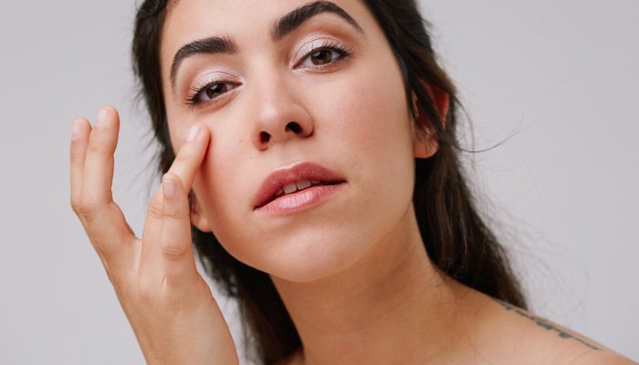 Have Eczema Around The Eyes? Don’t Make This Common Mistake, Says A Derm